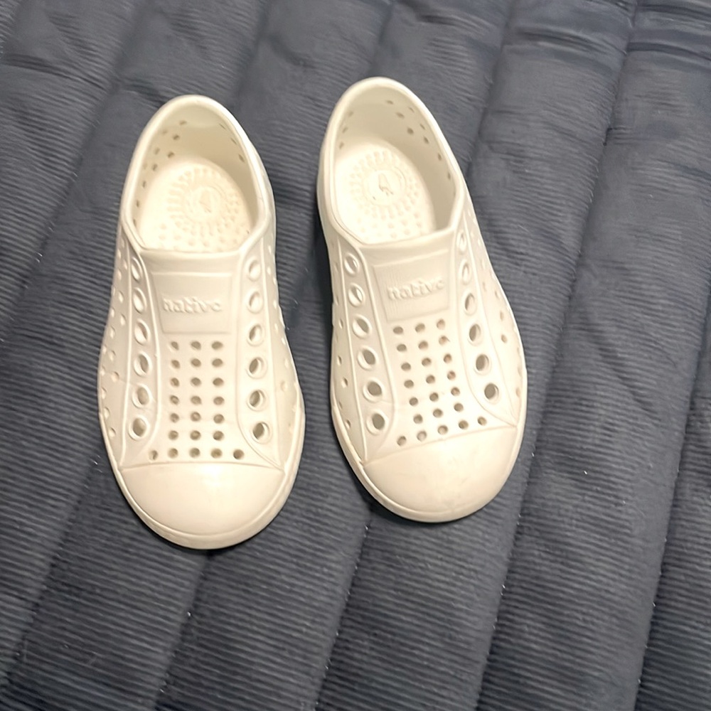Native Jefferson shoes size 6